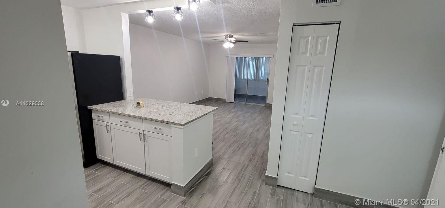 Recently Rented: $1,100 (1 beds, 1 baths, 680 Square Feet)