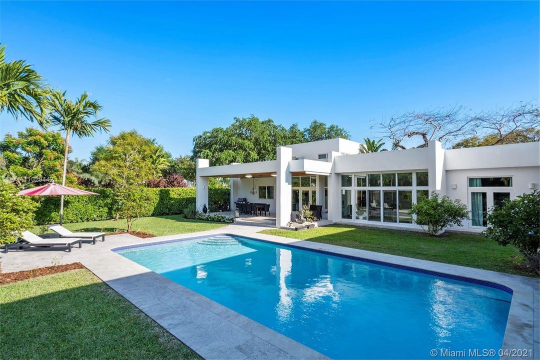 Recently Sold: $2,075,000 (4 beds, 4 baths, 3501 Square Feet)