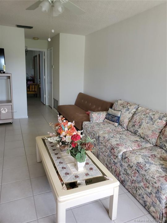 Vendido Recientemente: $84,990 (1 camas, 1 baños, 800 Pies cuadrados)