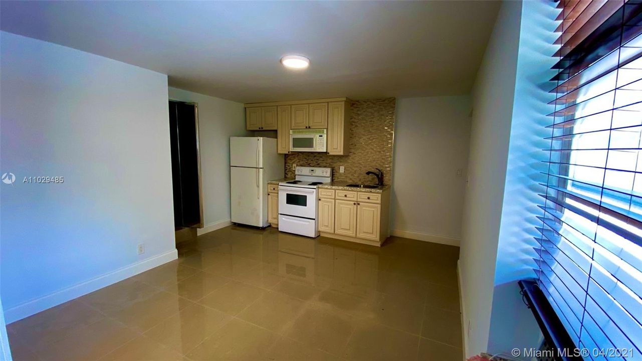 Recently Rented: $1,000 (1 beds, 1 baths, 1071 Square Feet)