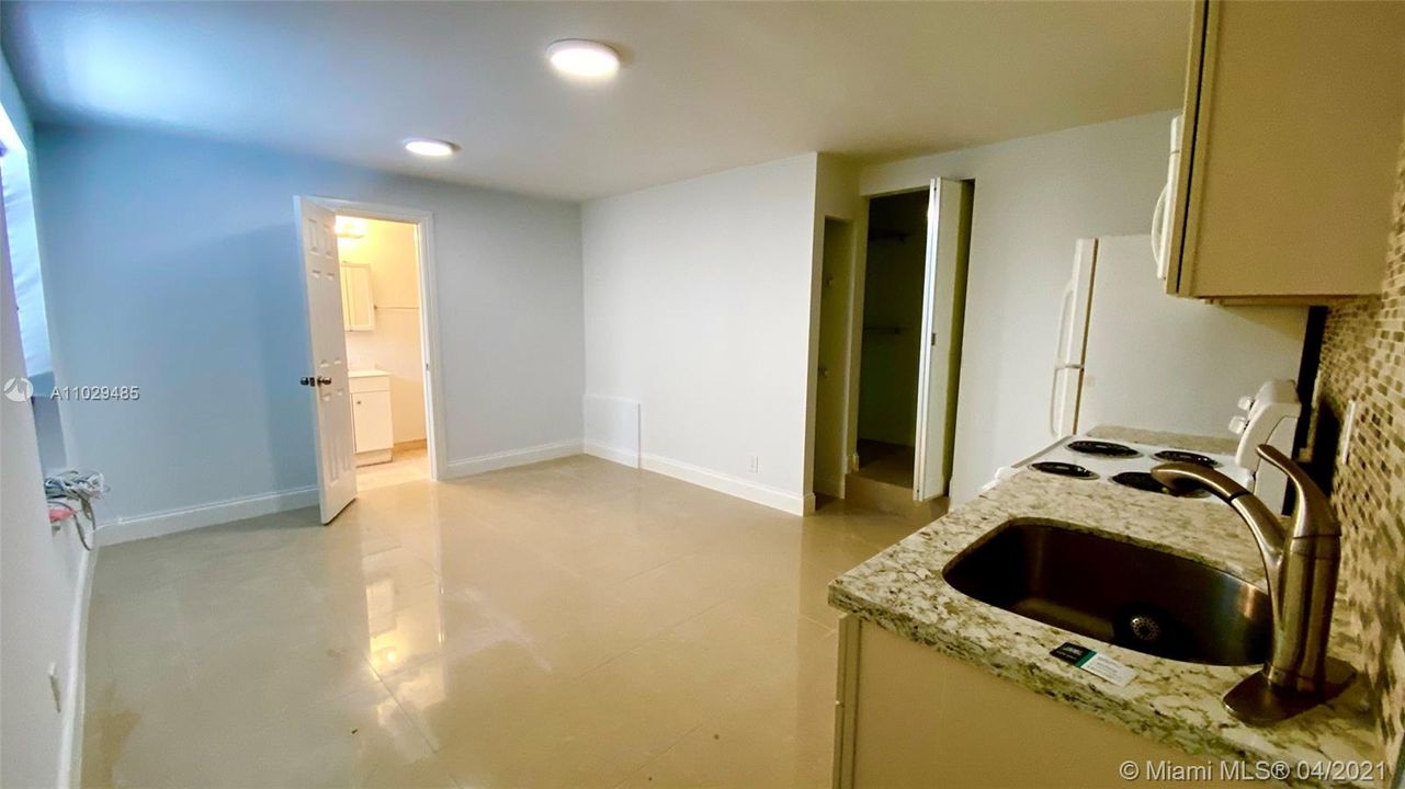 Recently Rented: $1,000 (1 beds, 1 baths, 1071 Square Feet)