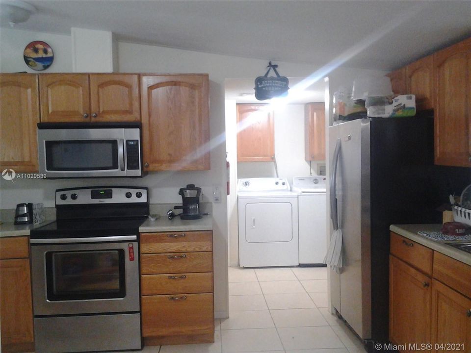 Recently Rented: $2,500 (3 beds, 2 baths, 1456 Square Feet)