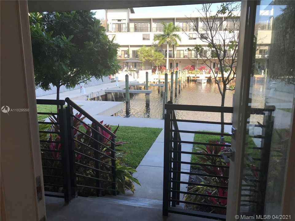 Vendido Recientemente: $685,000 (3 camas, 3 baños, 2606 Pies cuadrados)