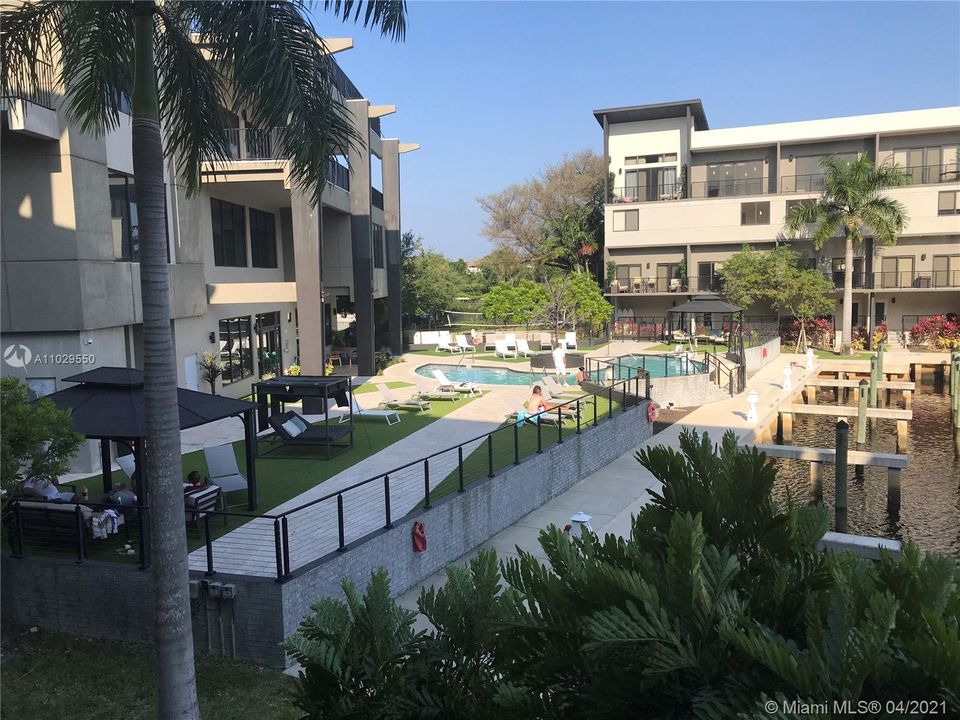 Vendido Recientemente: $685,000 (3 camas, 3 baños, 2606 Pies cuadrados)