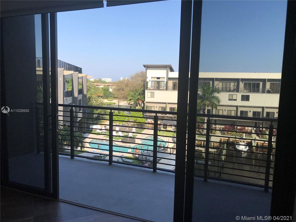 Vendido Recientemente: $685,000 (3 camas, 3 baños, 2606 Pies cuadrados)