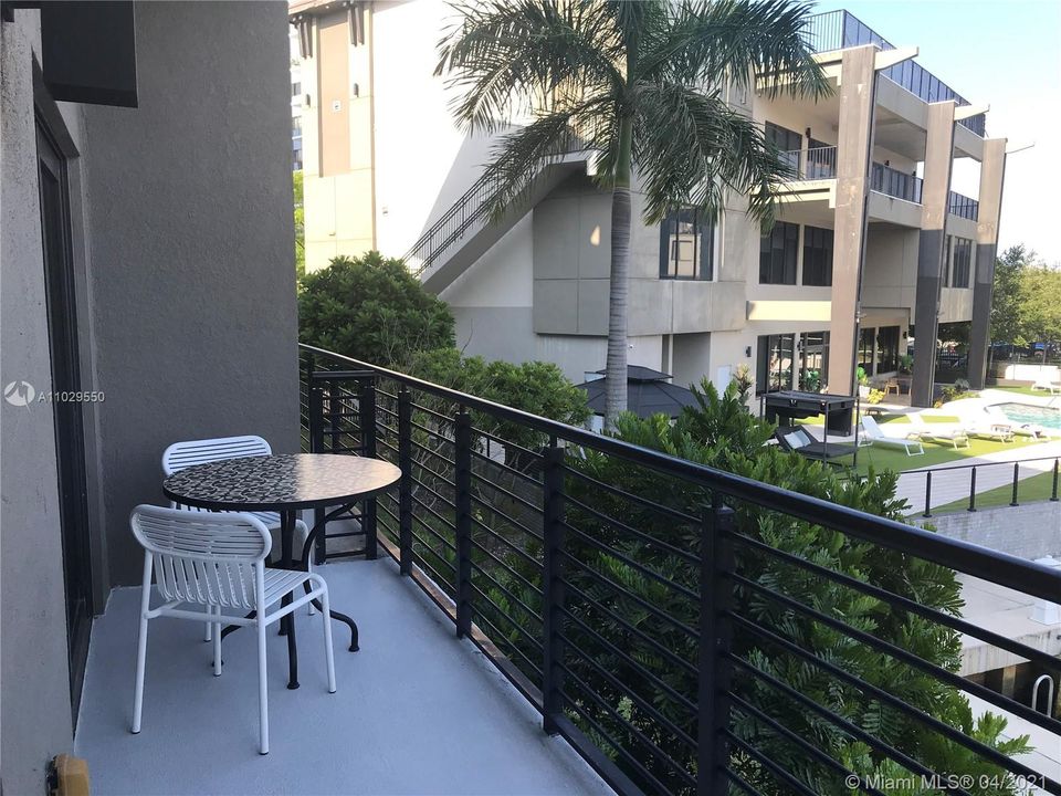 Vendido Recientemente: $685,000 (3 camas, 3 baños, 2606 Pies cuadrados)