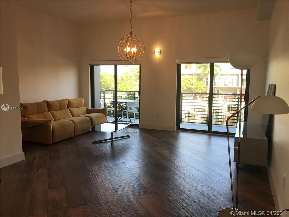 Vendido Recientemente: $685,000 (3 camas, 3 baños, 2606 Pies cuadrados)