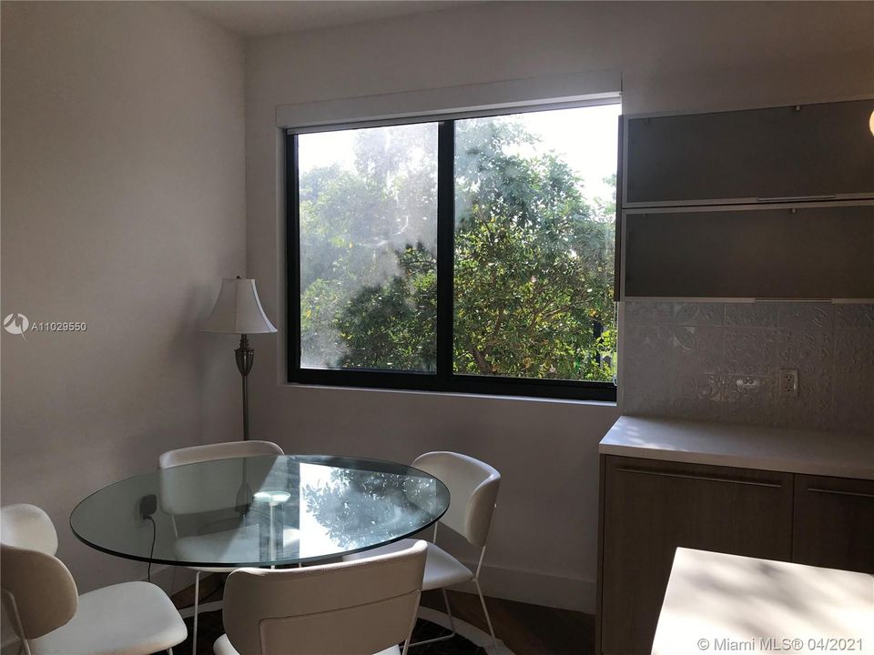 Vendido Recientemente: $685,000 (3 camas, 3 baños, 2606 Pies cuadrados)