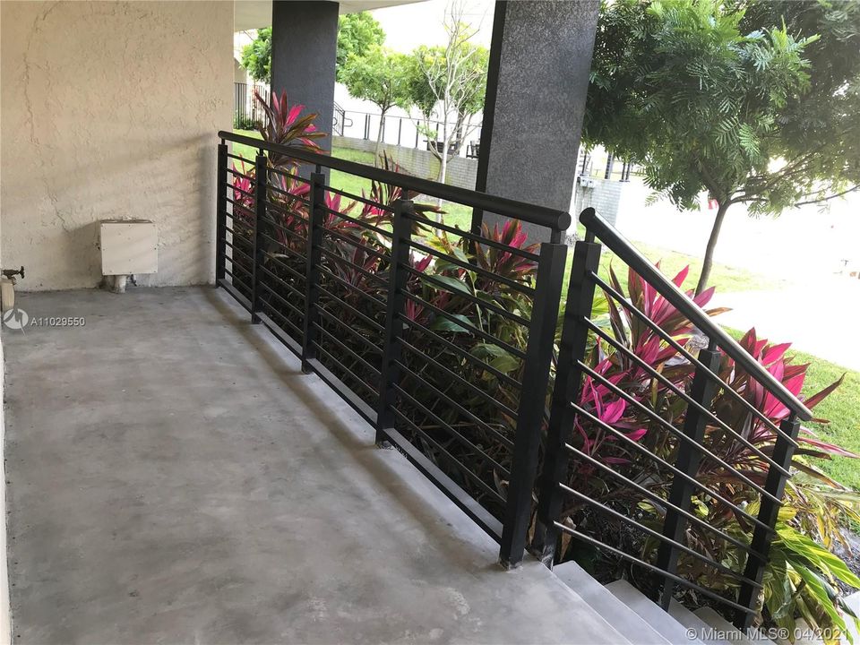Vendido Recientemente: $685,000 (3 camas, 3 baños, 2606 Pies cuadrados)