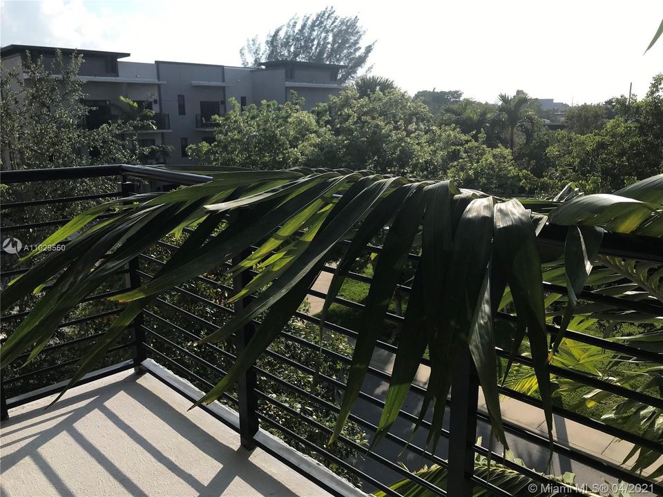 Vendido Recientemente: $685,000 (3 camas, 3 baños, 2606 Pies cuadrados)