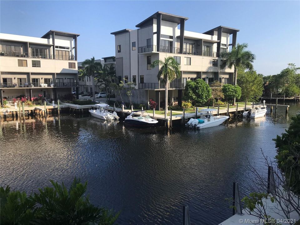 Vendido Recientemente: $685,000 (3 camas, 3 baños, 2606 Pies cuadrados)
