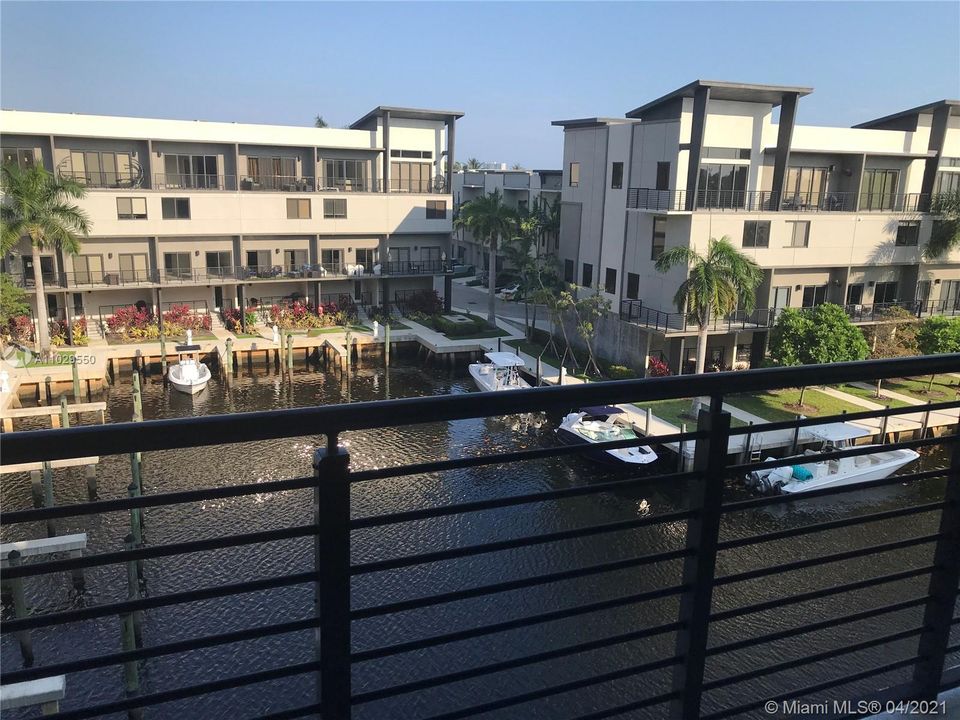 Vendido Recientemente: $685,000 (3 camas, 3 baños, 2606 Pies cuadrados)