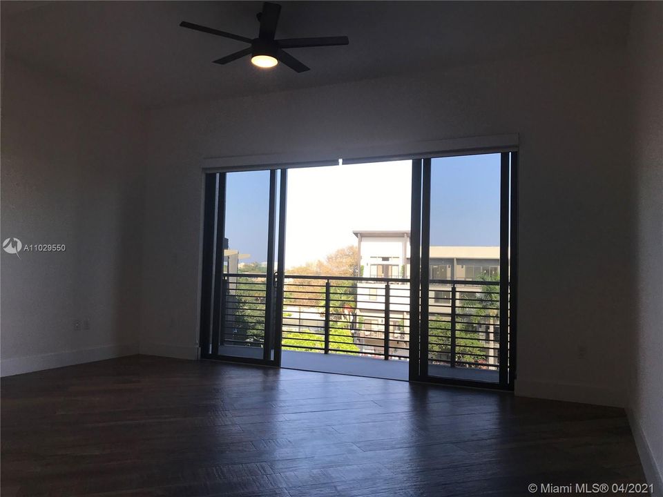 Vendido Recientemente: $685,000 (3 camas, 3 baños, 2606 Pies cuadrados)