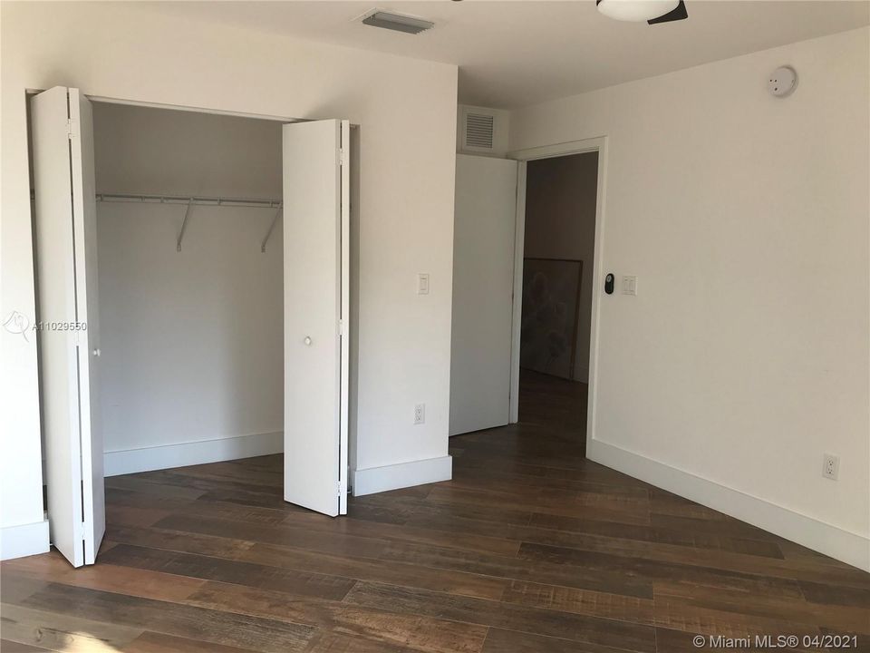 Vendido Recientemente: $685,000 (3 camas, 3 baños, 2606 Pies cuadrados)