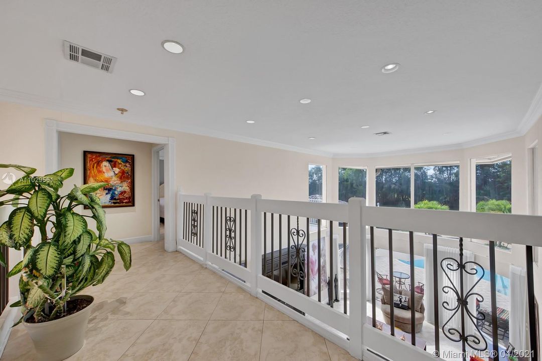 Recently Sold: $1,500,000 (5 beds, 5 baths, 3014 Square Feet)