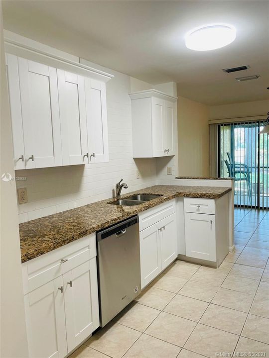 Vendido Recientemente: $230,000 (2 camas, 2 baños, 1268 Pies cuadrados)