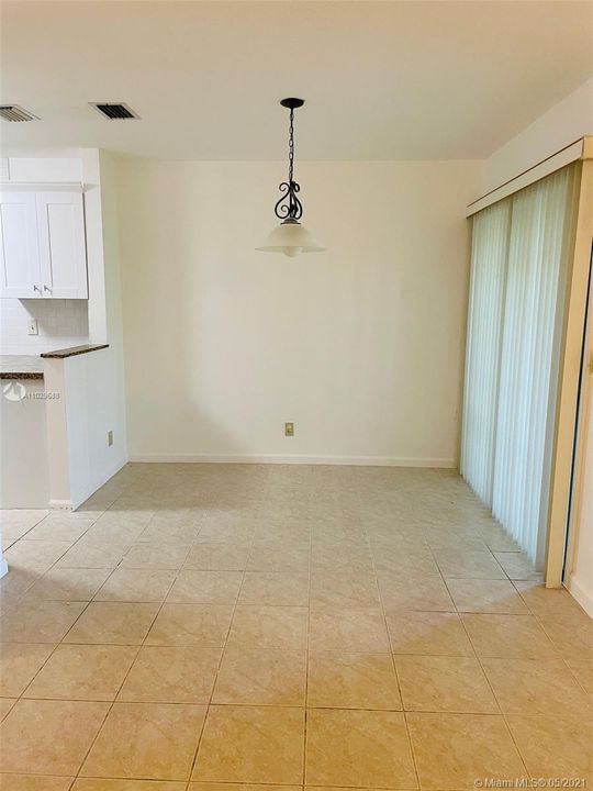 Vendido Recientemente: $230,000 (2 camas, 2 baños, 1268 Pies cuadrados)