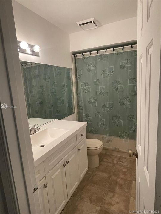 Vendido Recientemente: $230,000 (2 camas, 2 baños, 1268 Pies cuadrados)