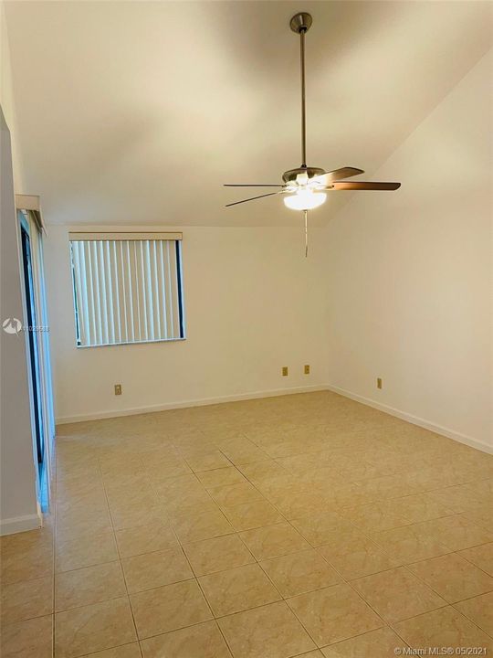 Vendido Recientemente: $230,000 (2 camas, 2 baños, 1268 Pies cuadrados)