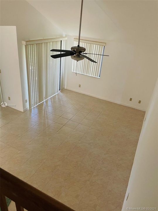 Vendido Recientemente: $230,000 (2 camas, 2 baños, 1268 Pies cuadrados)