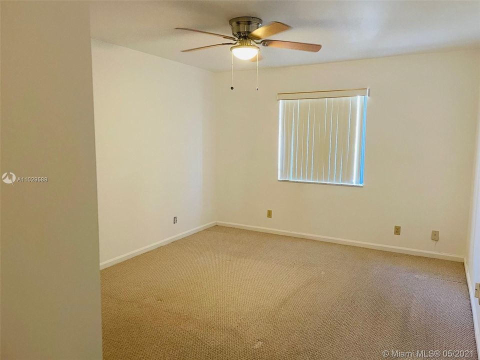 Vendido Recientemente: $230,000 (2 camas, 2 baños, 1268 Pies cuadrados)