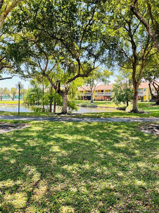 Vendido Recientemente: $230,000 (2 camas, 2 baños, 1268 Pies cuadrados)