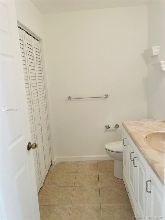 Vendido Recientemente: $230,000 (2 camas, 2 baños, 1268 Pies cuadrados)