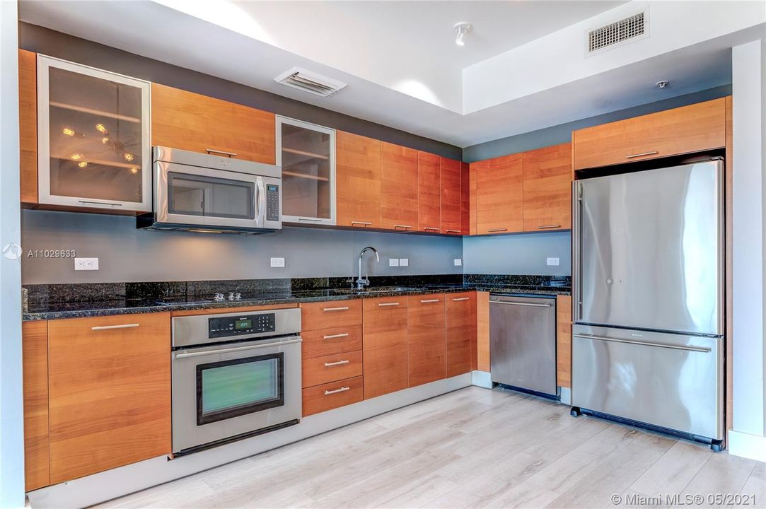 Recently Sold: $449,000 (1 beds, 1 baths, 735 Square Feet)