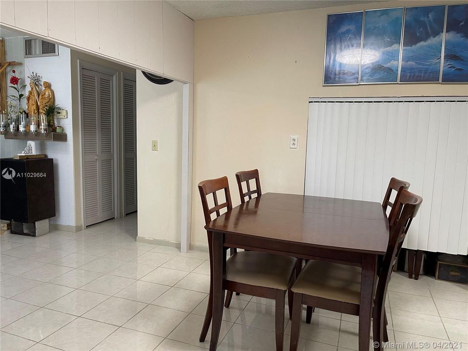 Vendido Recientemente: $99,800 (1 camas, 1 baños, 792 Pies cuadrados)