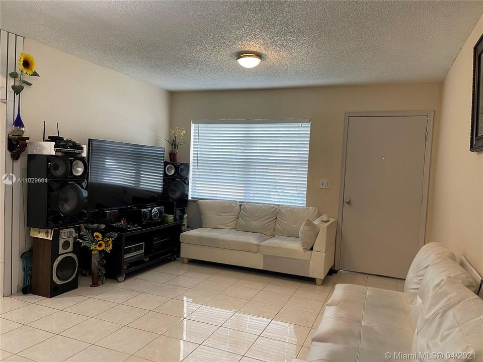 Recently Sold: $99,800 (1 beds, 1 baths, 792 Square Feet)