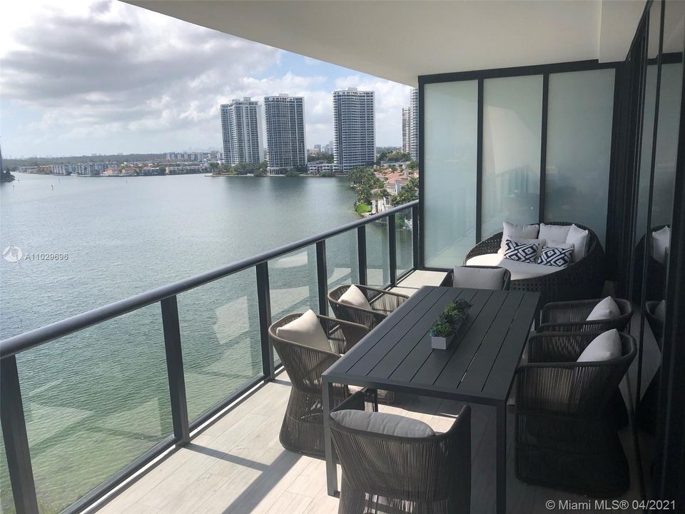 Recently Sold: $3,100,000 (3 beds, 4 baths, 2750 Square Feet)
