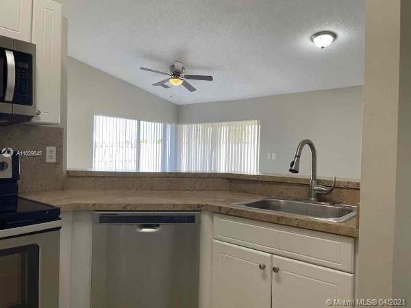 Recently Rented: $2,235 (3 beds, 2 baths, 1349 Square Feet)