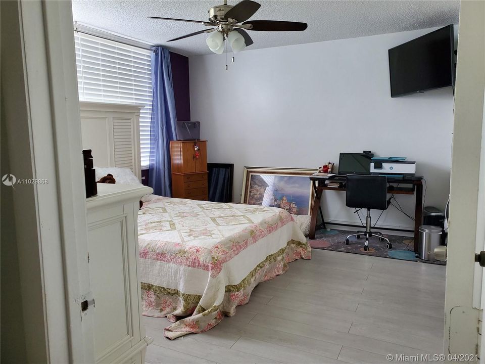 Recently Rented: $1,350 (2 beds, 2 baths, 1000 Square Feet)