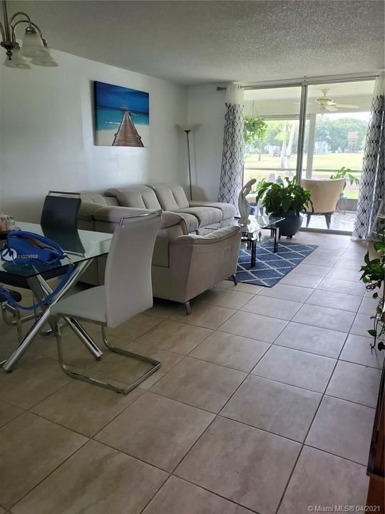 Recently Rented: $1,350 (2 beds, 2 baths, 1000 Square Feet)