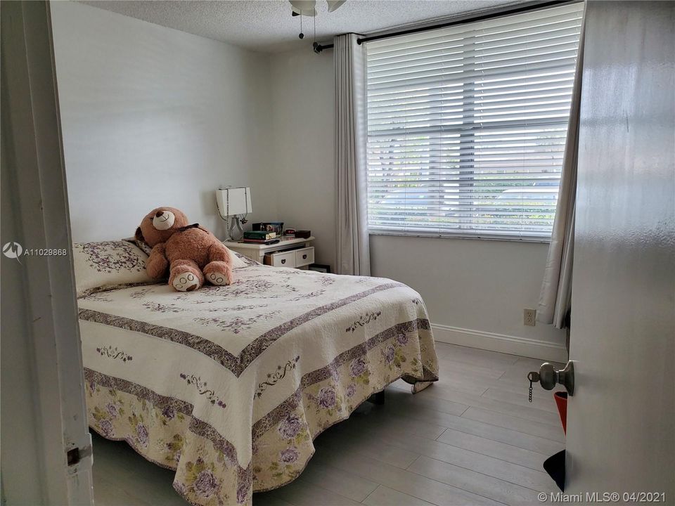 Recently Rented: $1,350 (2 beds, 2 baths, 1000 Square Feet)