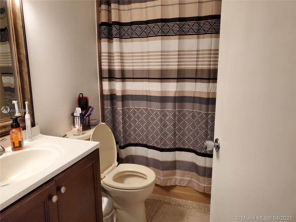 Recently Rented: $1,350 (2 beds, 2 baths, 1000 Square Feet)