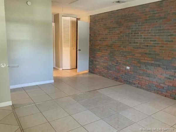 Recently Rented: $1,995 (3 beds, 2 baths, 1875 Square Feet)