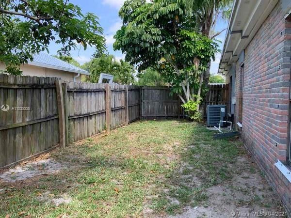 Recently Rented: $1,995 (3 beds, 2 baths, 1875 Square Feet)