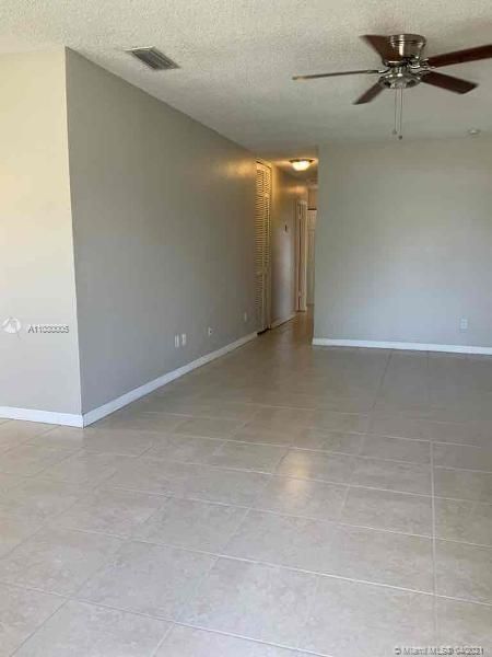 Recently Rented: $1,995 (3 beds, 2 baths, 1875 Square Feet)