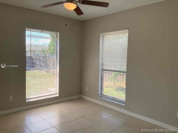 Recently Rented: $1,995 (3 beds, 2 baths, 1875 Square Feet)