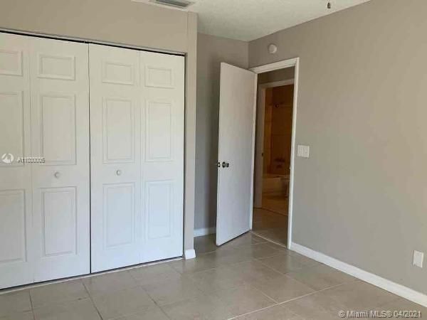 Recently Rented: $1,995 (3 beds, 2 baths, 1875 Square Feet)