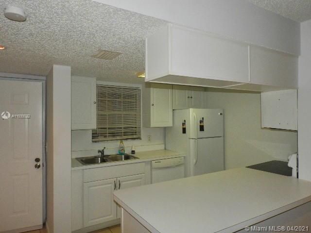 Recently Rented: $1,450 (1 beds, 1 baths, 700 Square Feet)