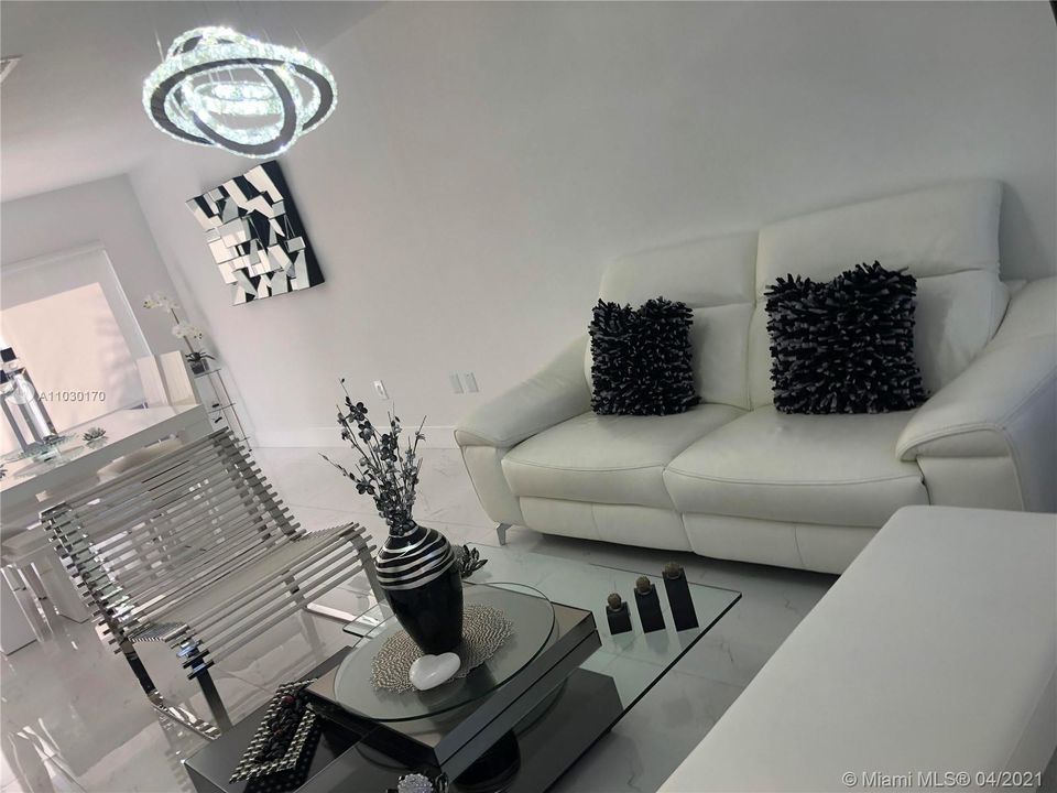 最近租的: $2,250 (2 贝兹, 2 浴室, 1123 平方英尺)