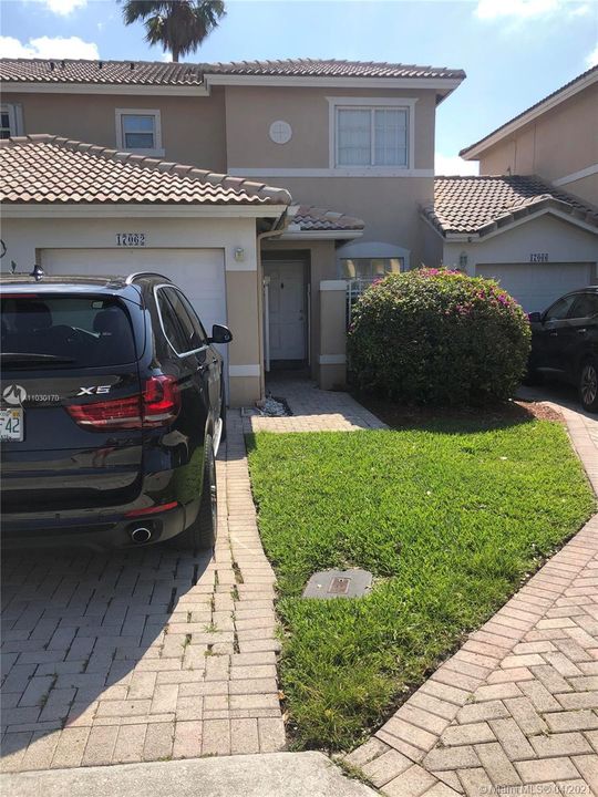 最近租的: $2,250 (2 贝兹, 2 浴室, 1123 平方英尺)