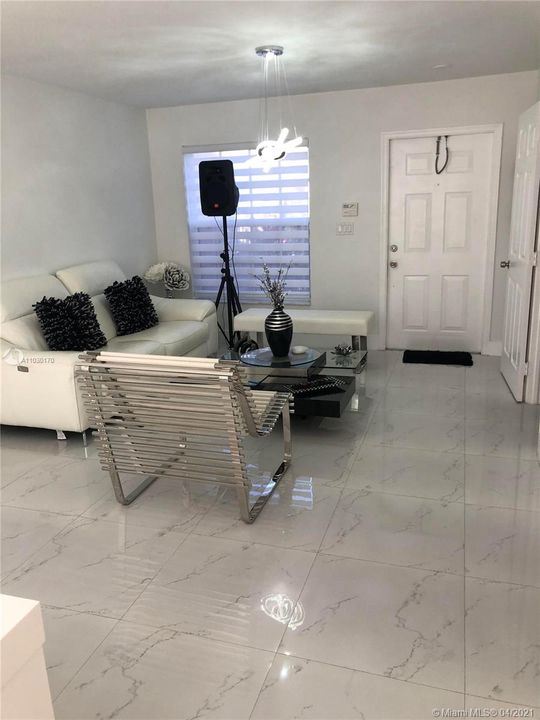 最近租的: $2,250 (2 贝兹, 2 浴室, 1123 平方英尺)