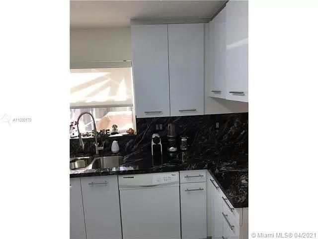 最近租的: $2,250 (2 贝兹, 2 浴室, 1123 平方英尺)