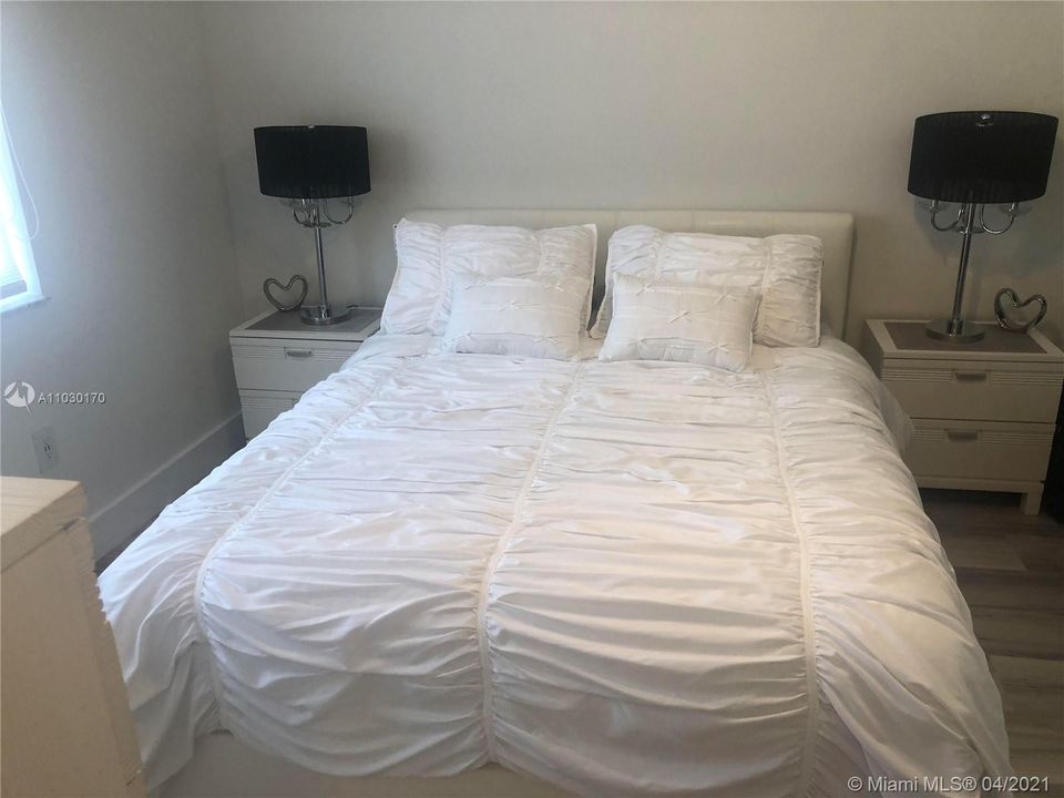 最近租的: $2,250 (2 贝兹, 2 浴室, 1123 平方英尺)