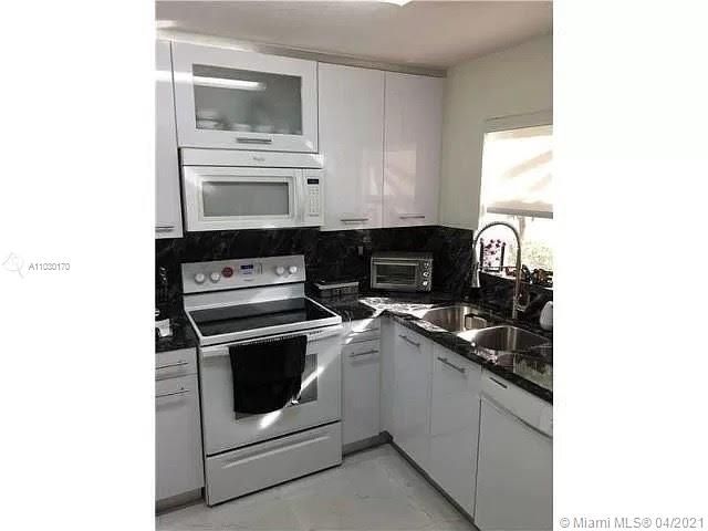 最近租的: $2,250 (2 贝兹, 2 浴室, 1123 平方英尺)