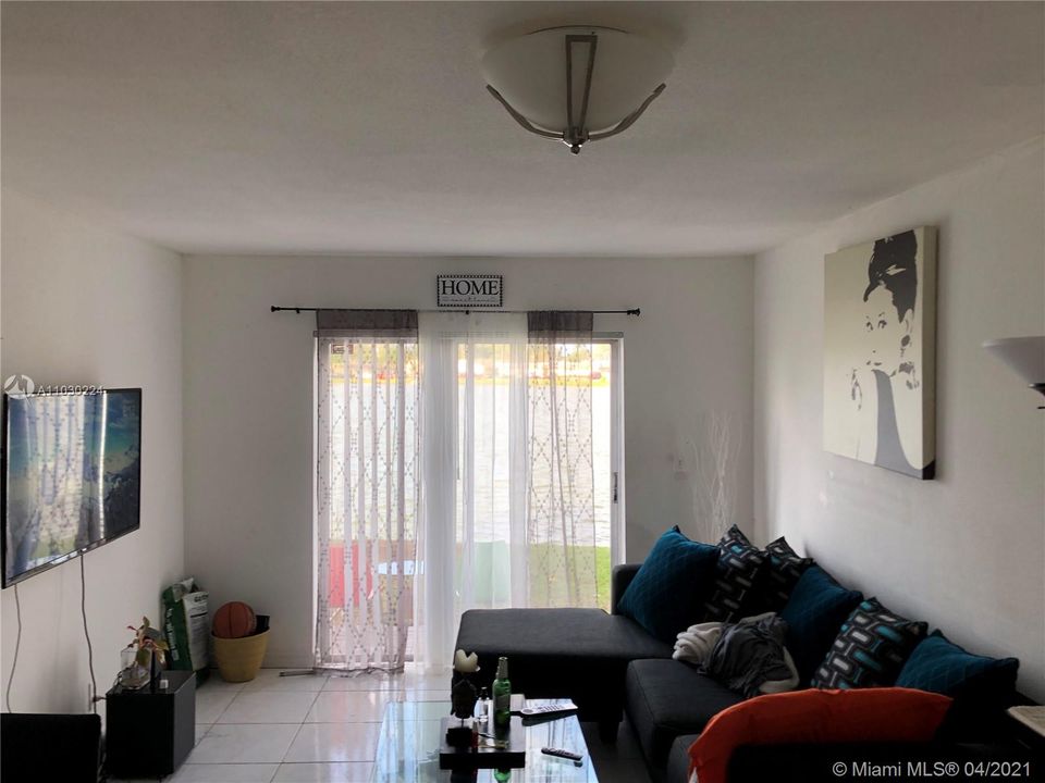 Vendido Recientemente: $112,000 (2 camas, 1 baños, 630 Pies cuadrados)