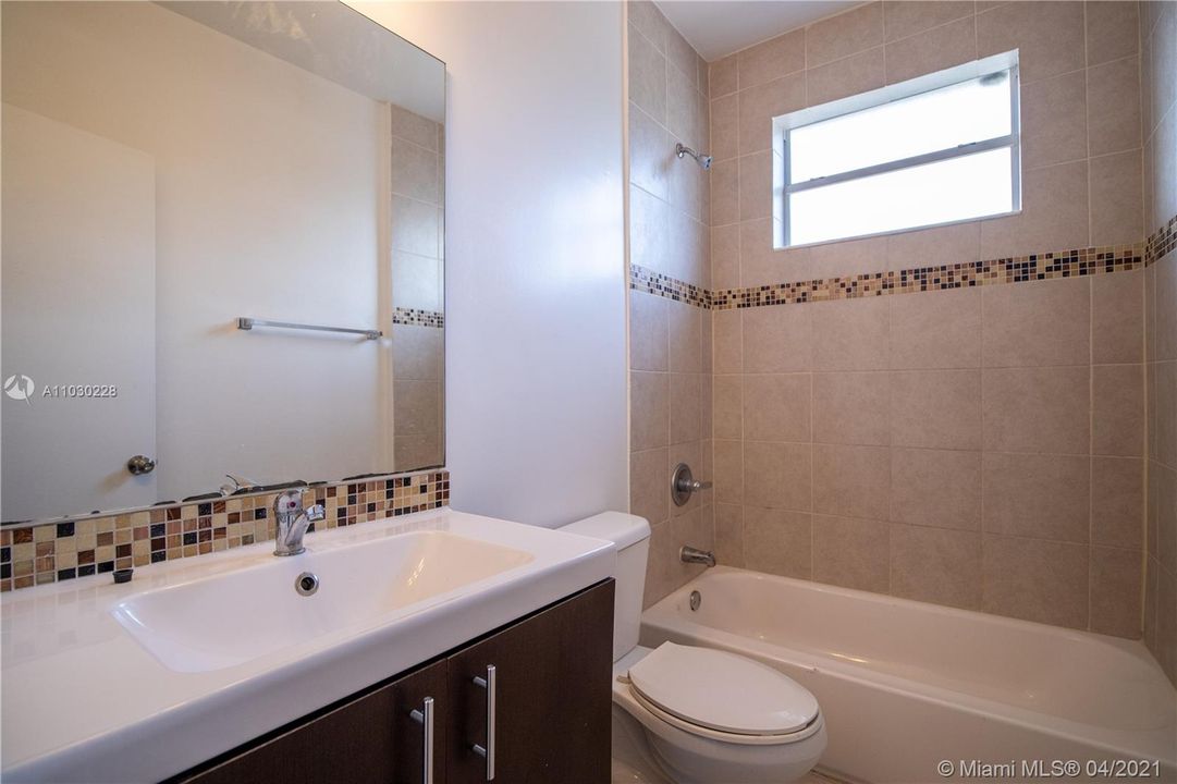 Recently Rented: $1,350 (2 beds, 1 baths, 800 Square Feet)